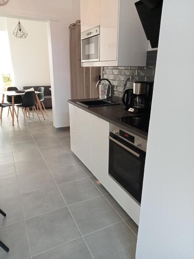 Chez Jean.Mi Apartment Millas Luaran gambar